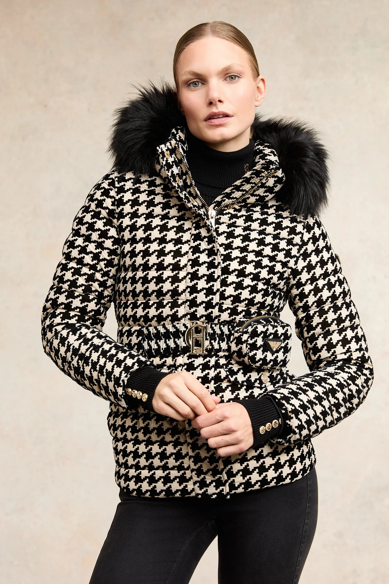 Holland Cooper Moritz Ladies Jacket in Ecru Houndstooth Model