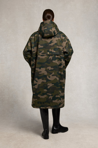 Holland Cooper One Size Waterproof Coat in Camo Model Back