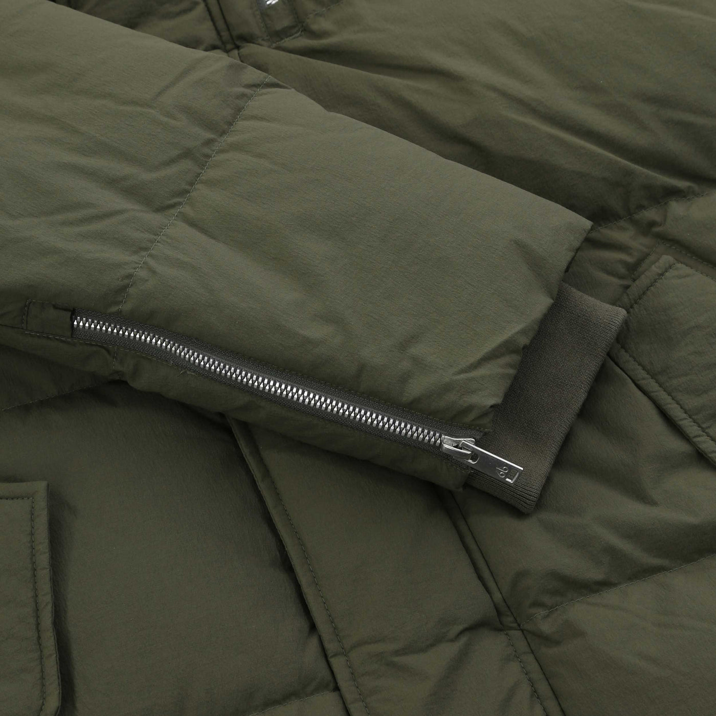 Moose Knuckles Everest 3Q Puffer Jacket in Moss Cuff