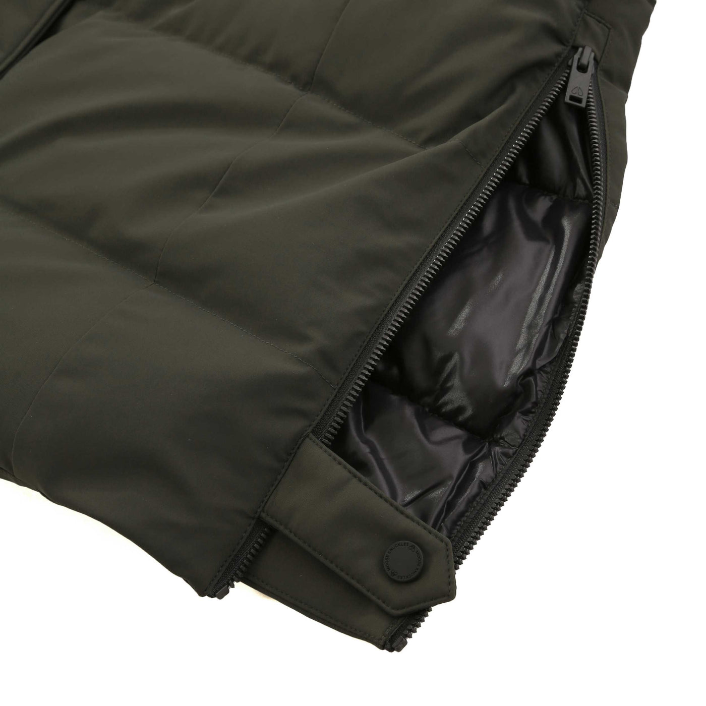 Moose Knuckles Watershed 3 Parka SH Ladies Jacket in Dark Olive Zip Detail